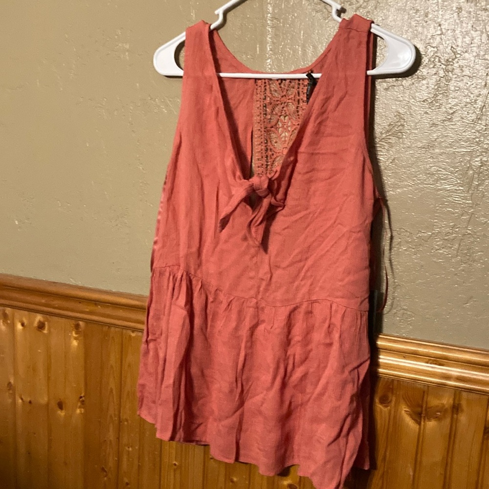 NWT Doe & Rae Pink Sleeveless Tie Front blouse